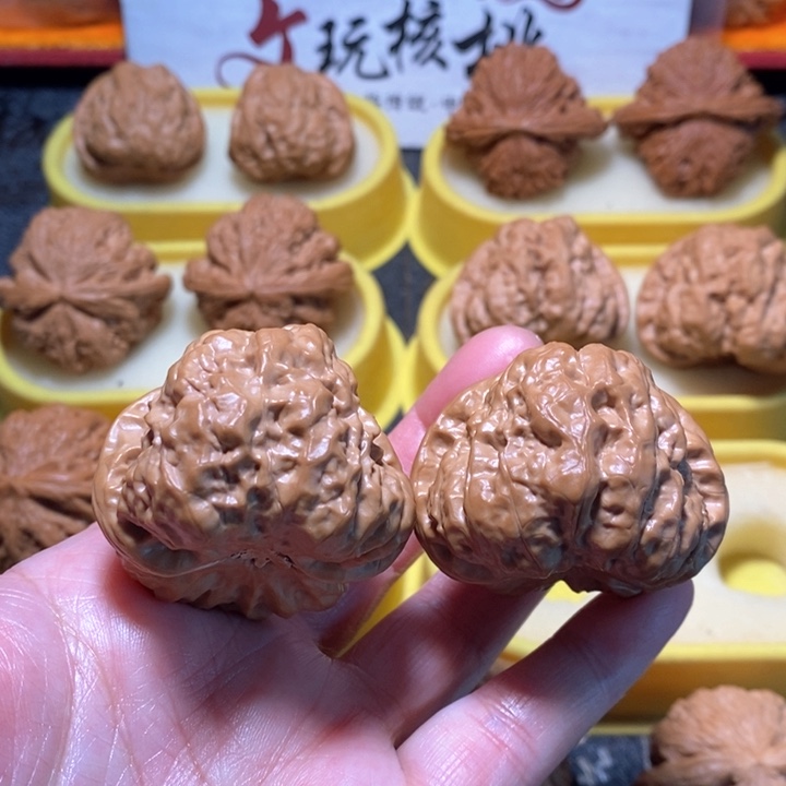 文玩核桃把件蛤蟆头 43 44