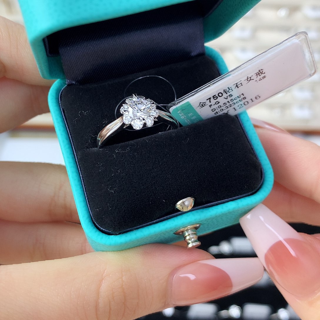 钻石戒指/指环18K金镶嵌八围一心