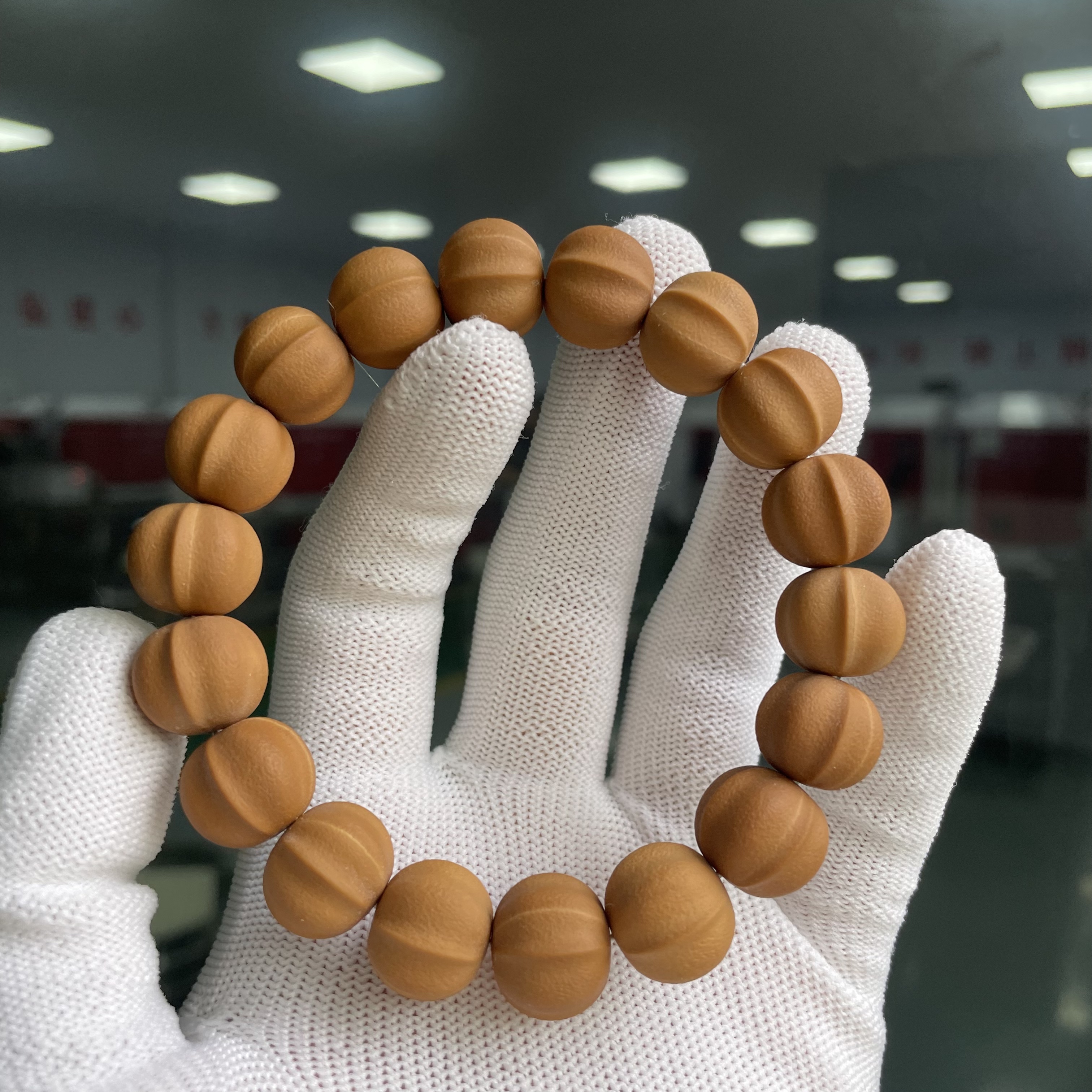 问道出品—双标四花哑光鲨鱼手串14-15mm