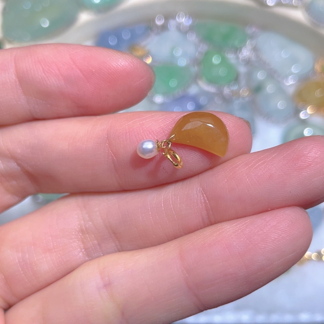 翡翠颈饰18K金镶嵌翡翠