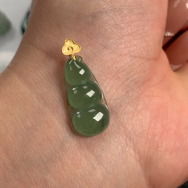 翡翠颈饰18K金镶嵌别****杨豆子