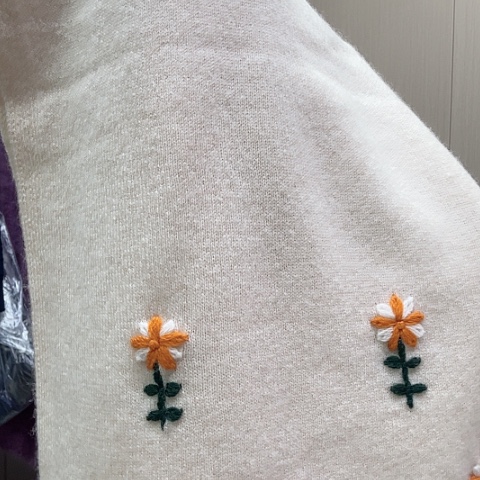 羊绒米色钩花围巾