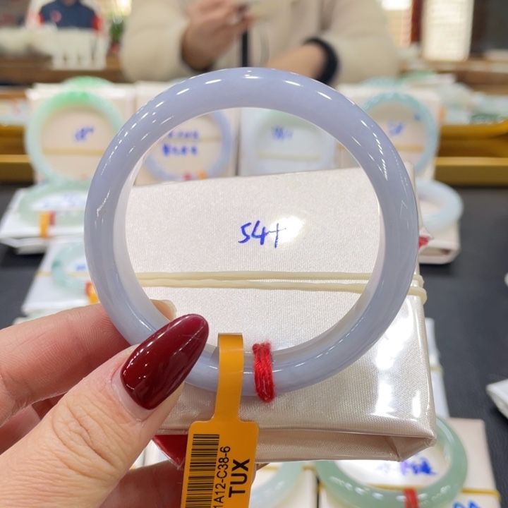 翡翠手镯未镶嵌翡翠