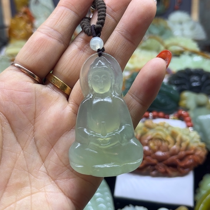 蛇纹石玉未镶嵌颈饰