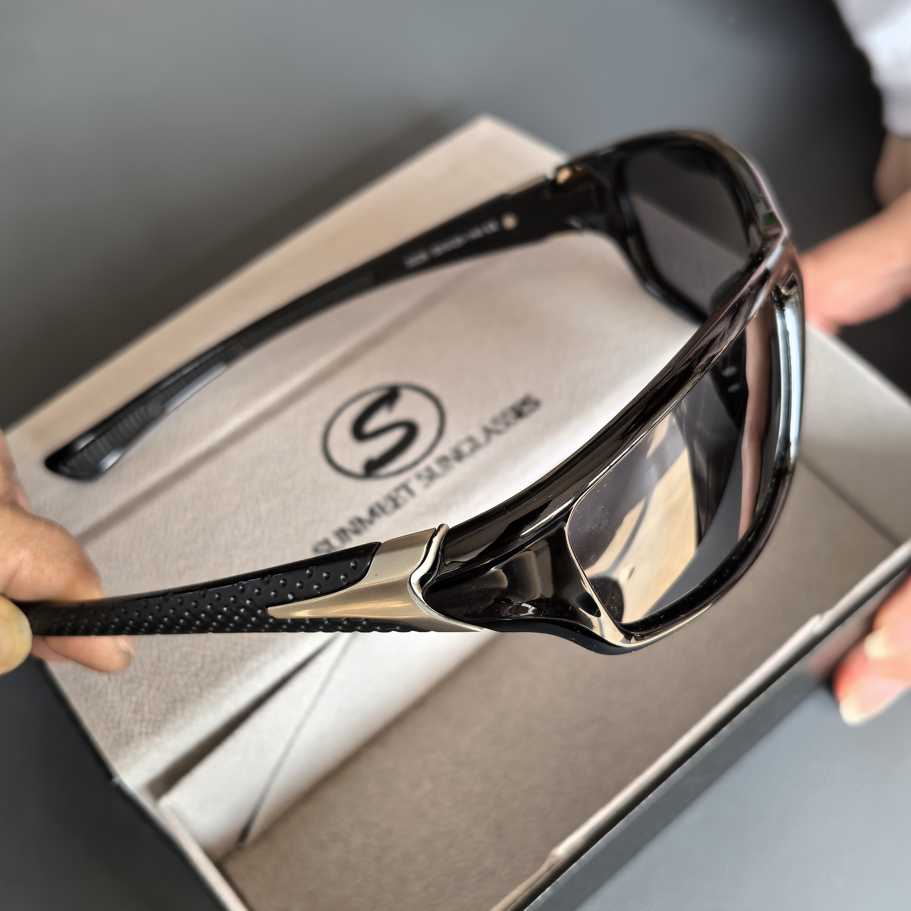 高品质太阳男士眼镜很酷