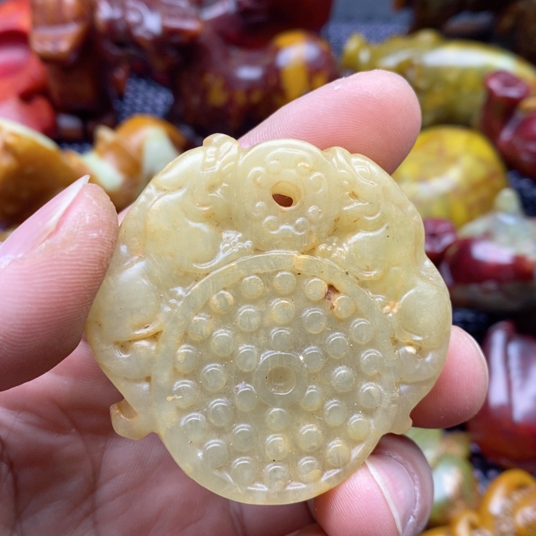 蛇纹石玉颈饰未镶嵌