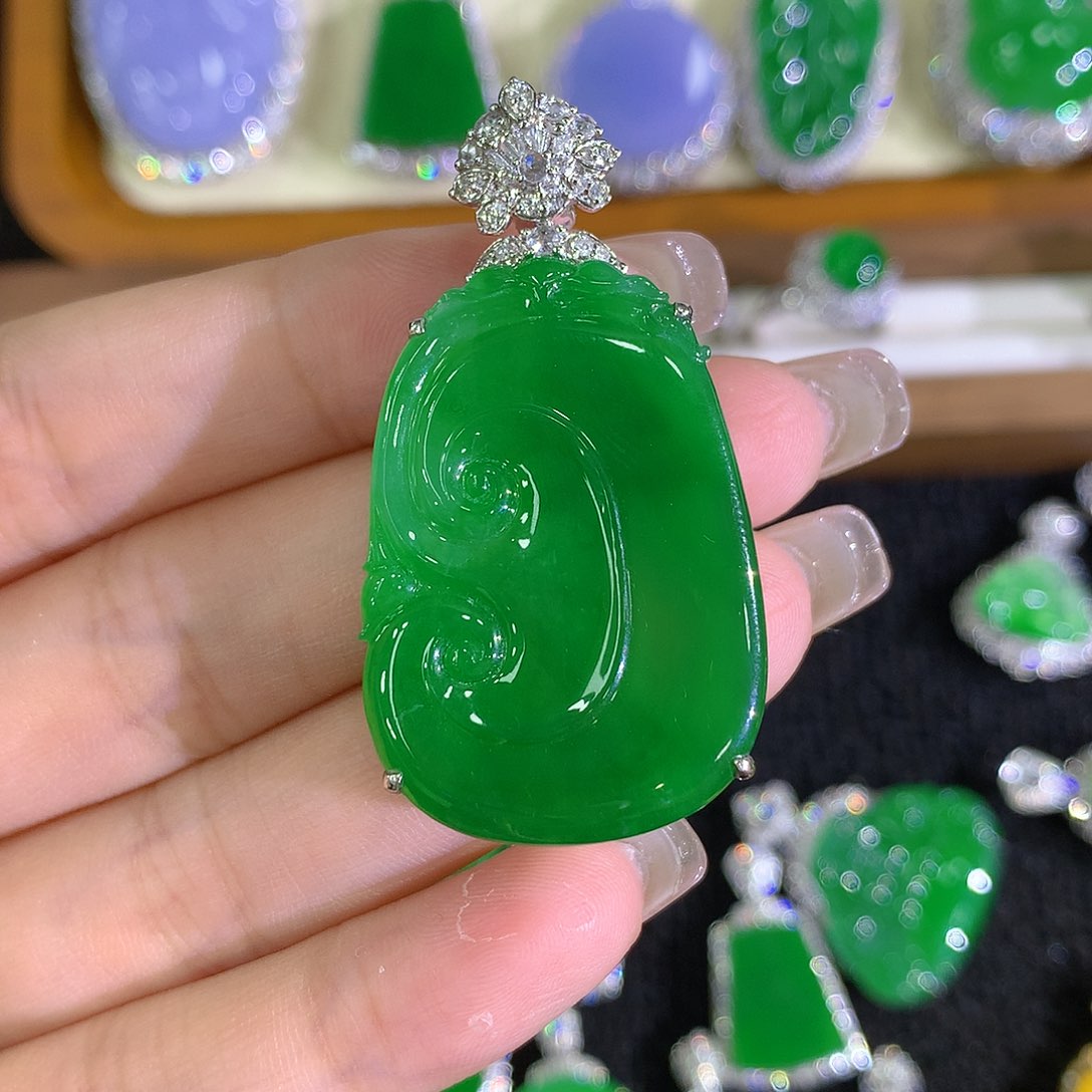 翡翠18K金镶嵌颈饰姑****）88888888