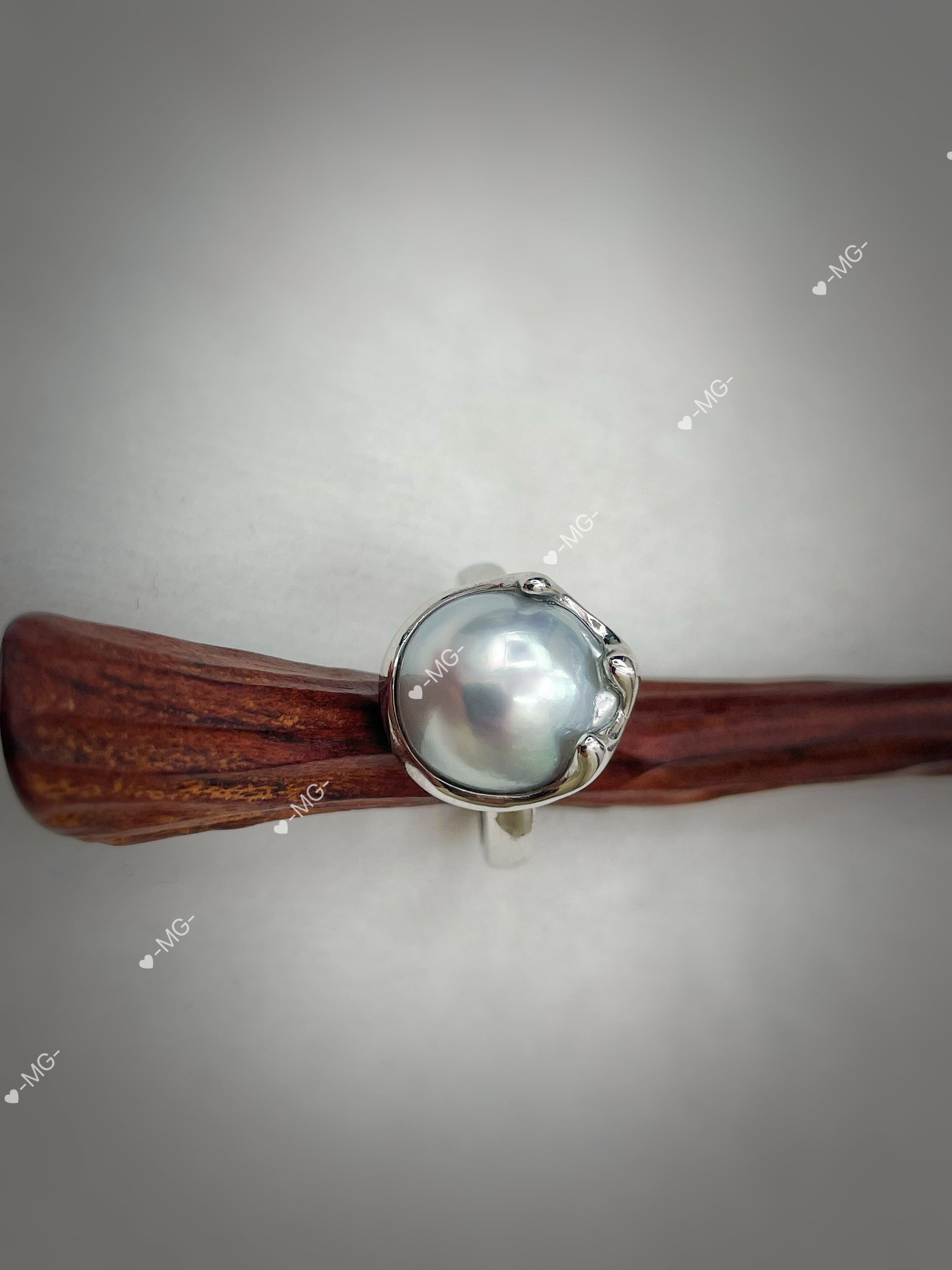 澳白银蓝光爪爪包边戒指