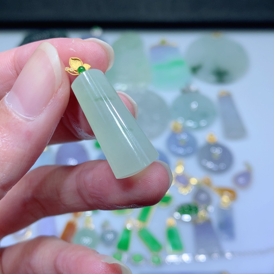 翡翠吊坠(不含链)18K金镶嵌