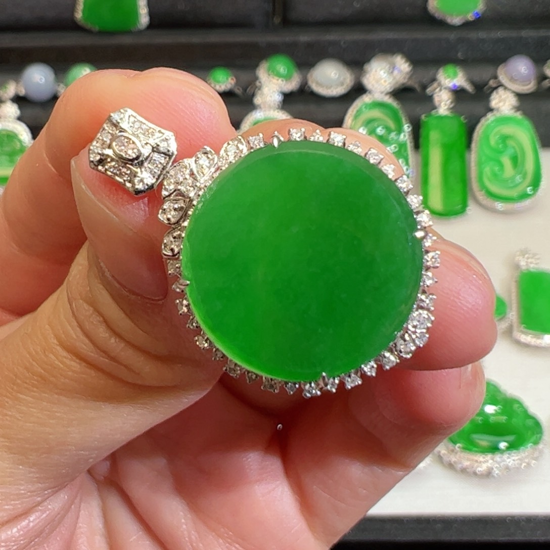 翡翠吊坠(不含链)18K金镶嵌云*雪