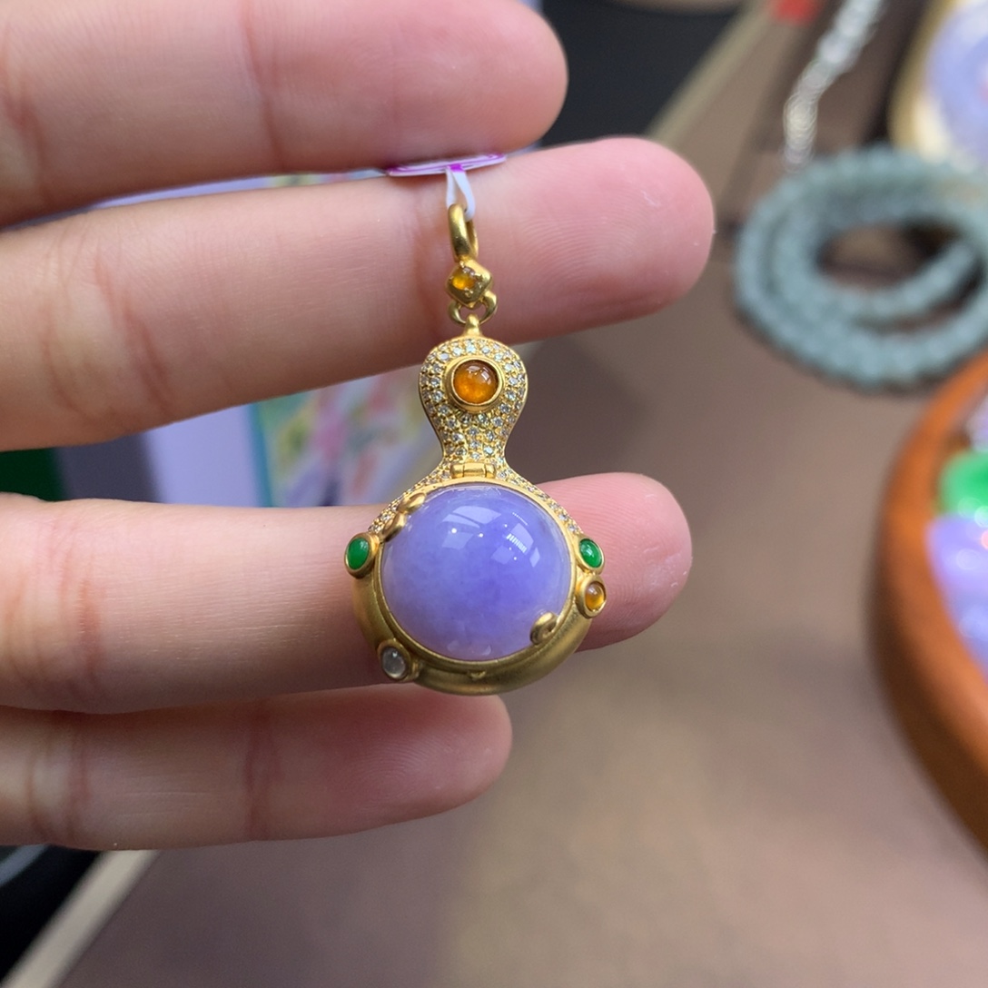 翡翠18K金镶嵌颈饰翡翠