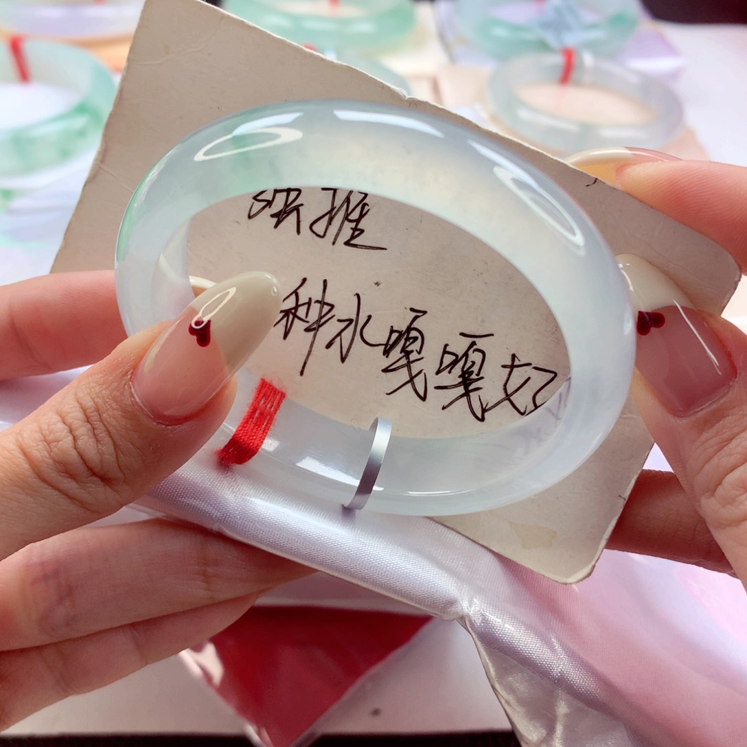 翡翠手镯（贵妃镯）未镶嵌52.5贵妃 炸光毕业种水 灵