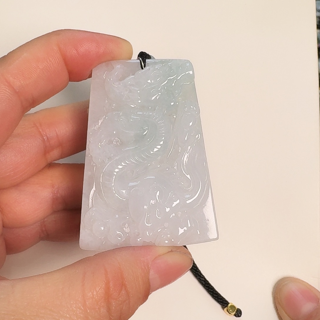 翡翠颈饰未镶嵌龙牌