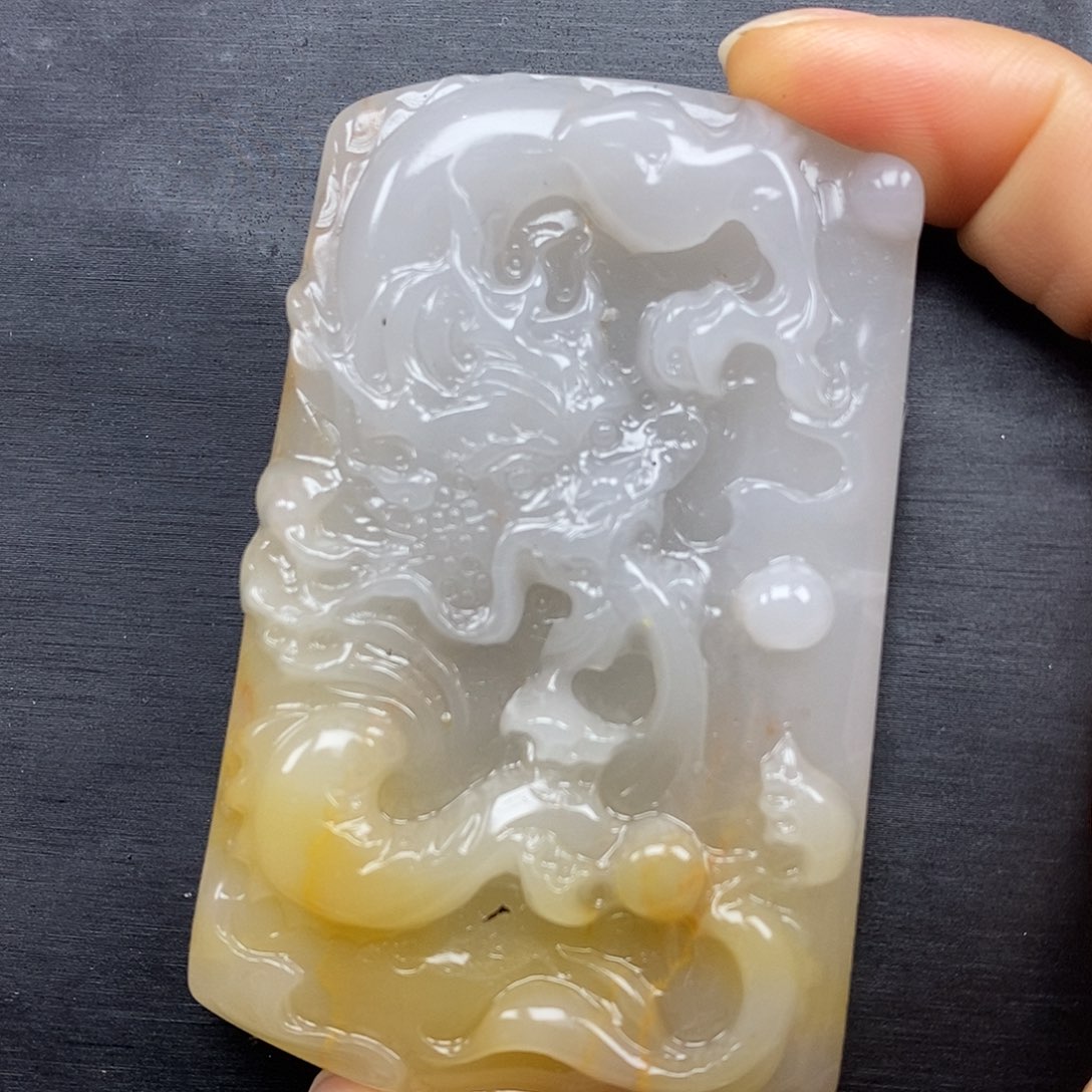 石英质玉（黄龙玉）颈饰未镶嵌