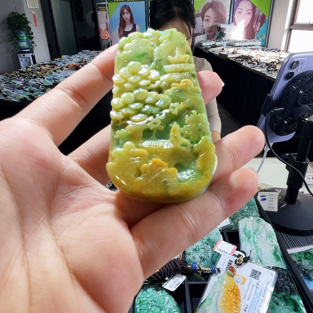 颈饰未镶嵌翡翠一