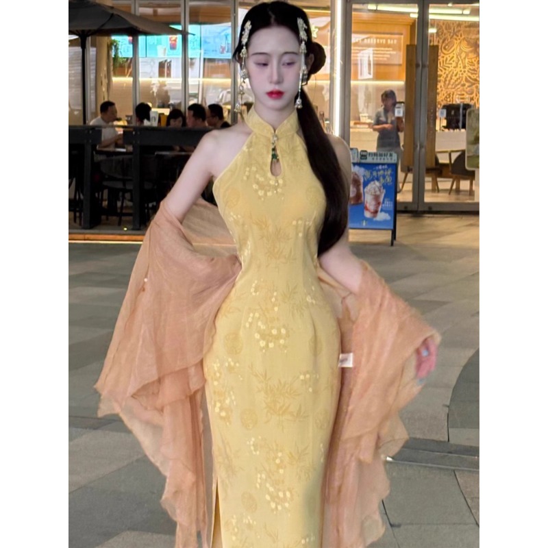 画报夫人黄色旗袍2025新款改良新中式收腰修身无袖长裙挖肩鹅黄素