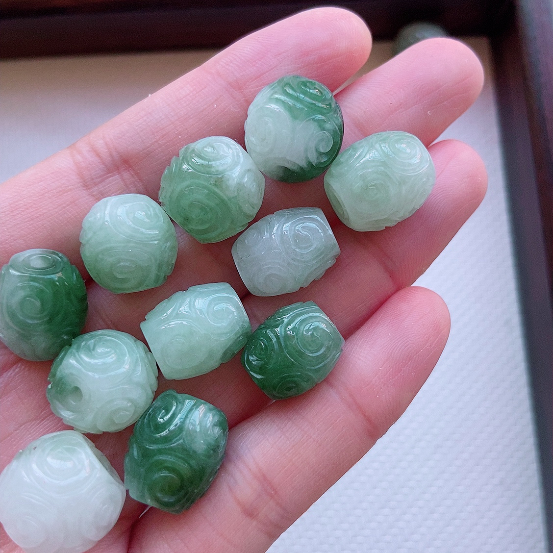 天然翡翠飘绿路路通DIY老型隔珠（多样性发一）大约12mm