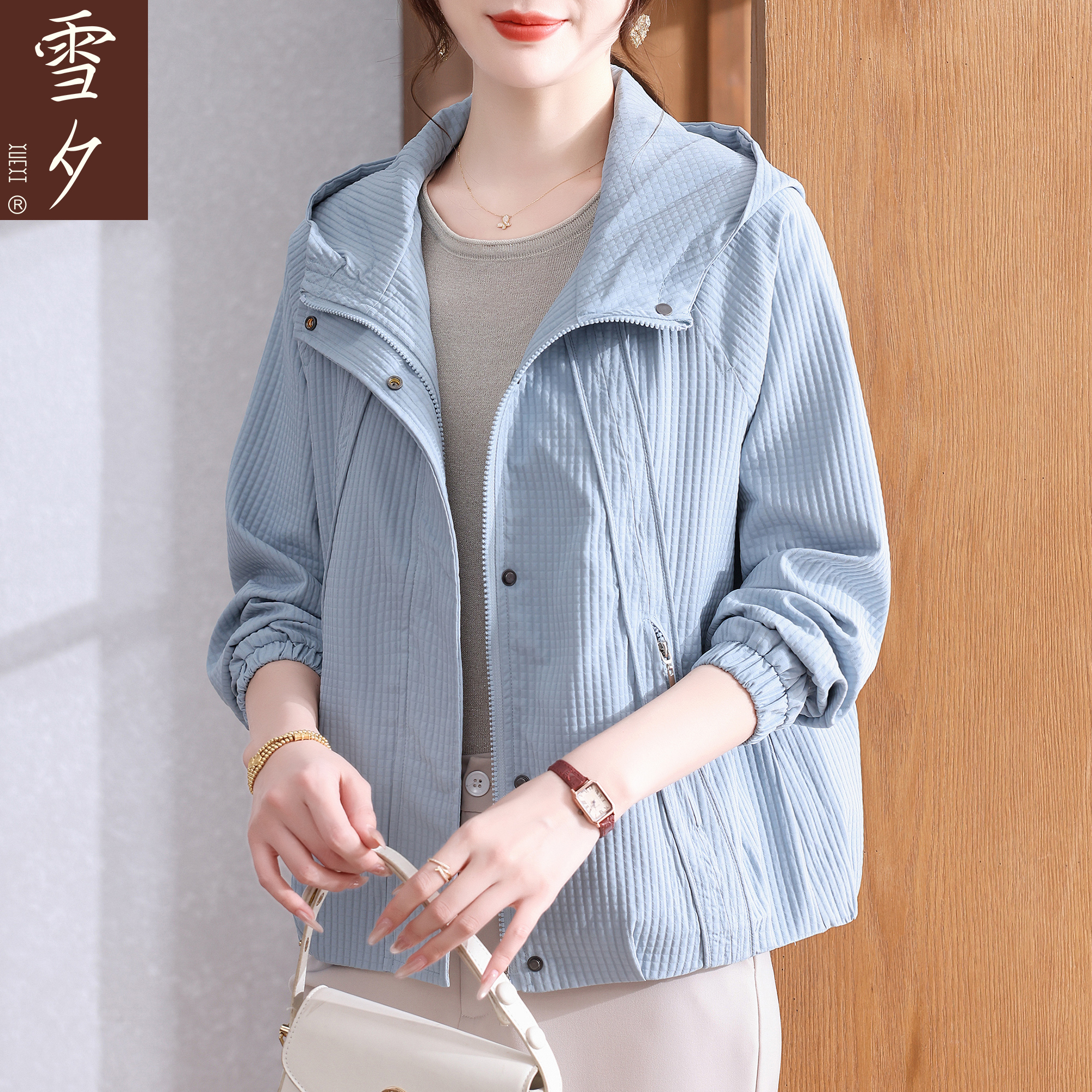 妈妈秋装风衣外套2025新款时尚中老年女装简单大方连帽上衣服薄款