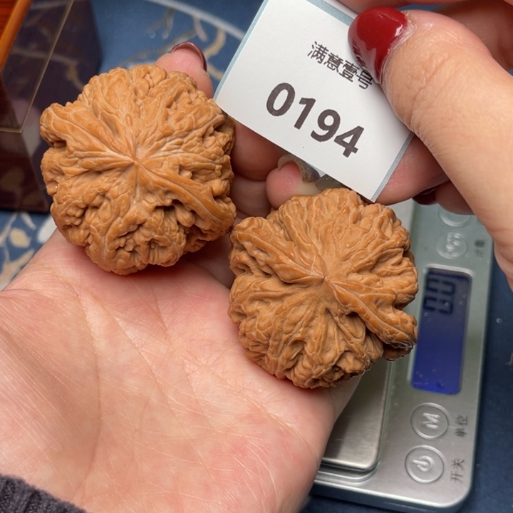 文玩核桃把件粗筋47
