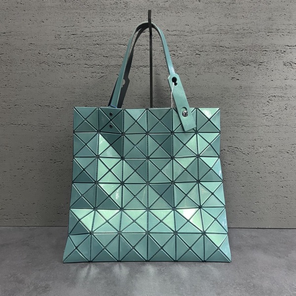 95新/三宅一生/市场价7999/包包/250209XZ0009