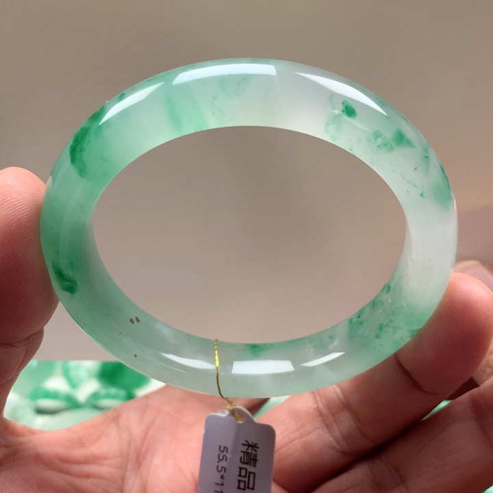 石英质玉未镶嵌手镯