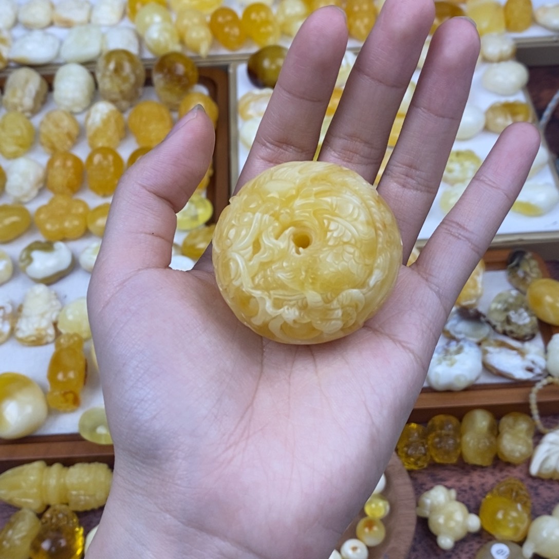琥珀颈饰未镶嵌花蜡大龙扣