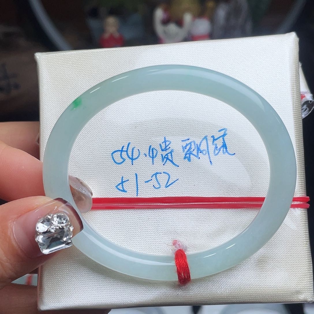 翡翠手镯未镶嵌翡翠手镯