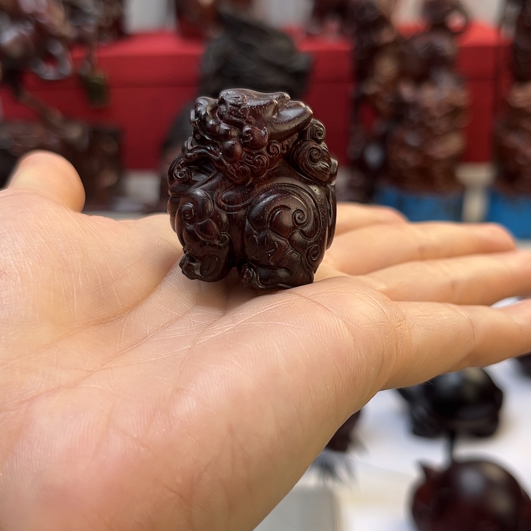 印度小紫檀貔貅抱球