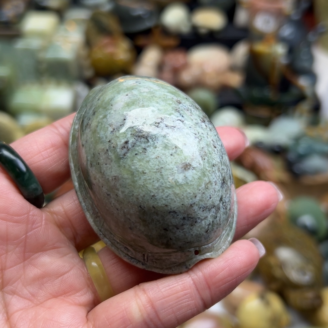 岫岩河磨玉（透闪石质玉）未镶嵌颈饰河磨玉富甲手玩