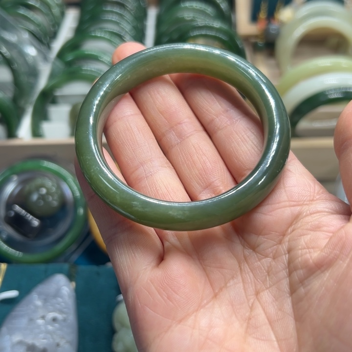 和田玉手镯未镶嵌54.1圈围10411