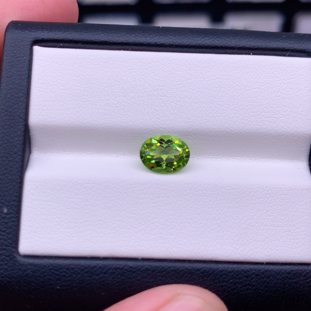 未镶嵌橄榄石2.3克拉