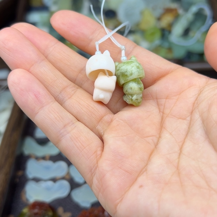 蛇纹石玉未镶嵌颈饰