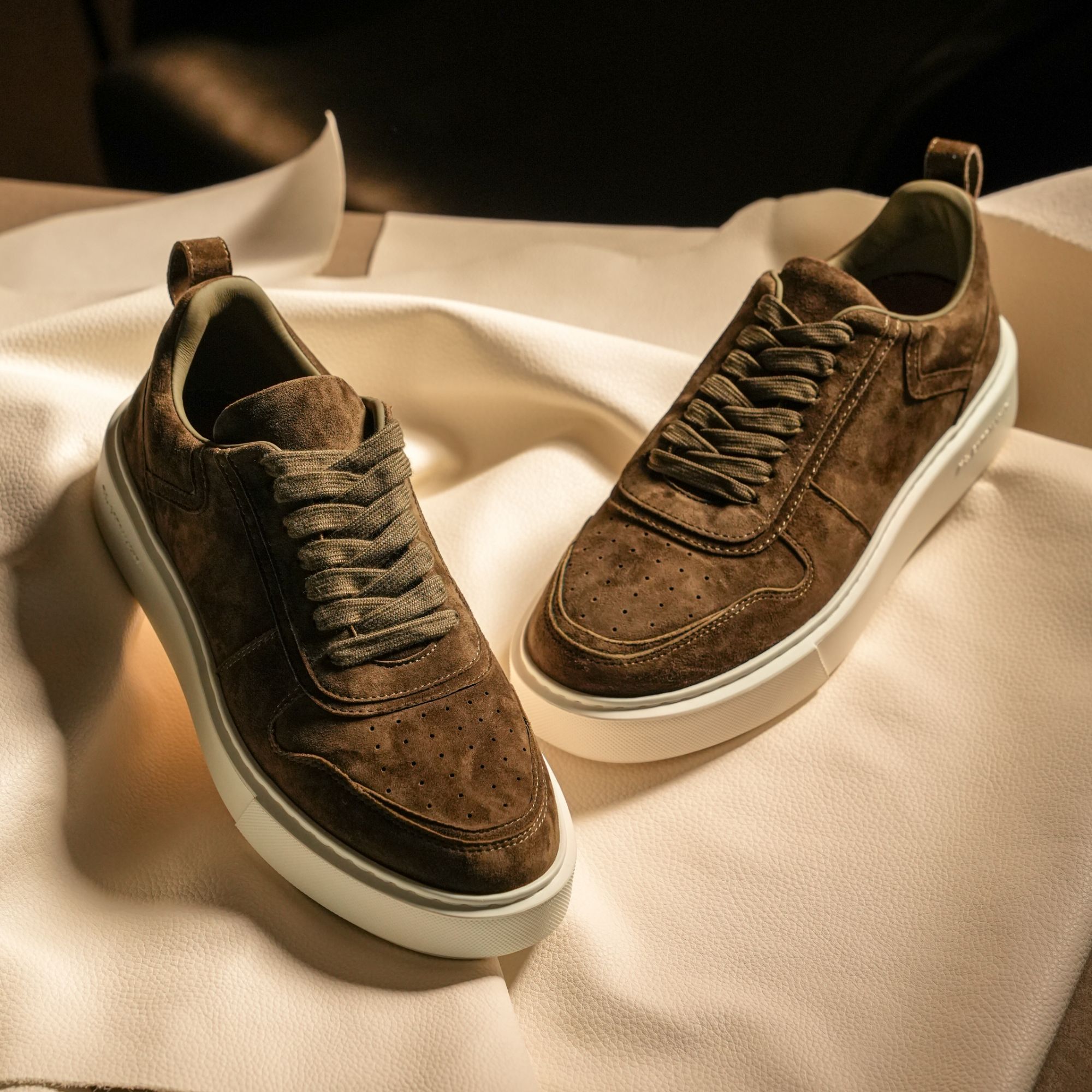 秋冬休闲板鞋低帮男士系带潮流复古商务厚底老钱风男鞋