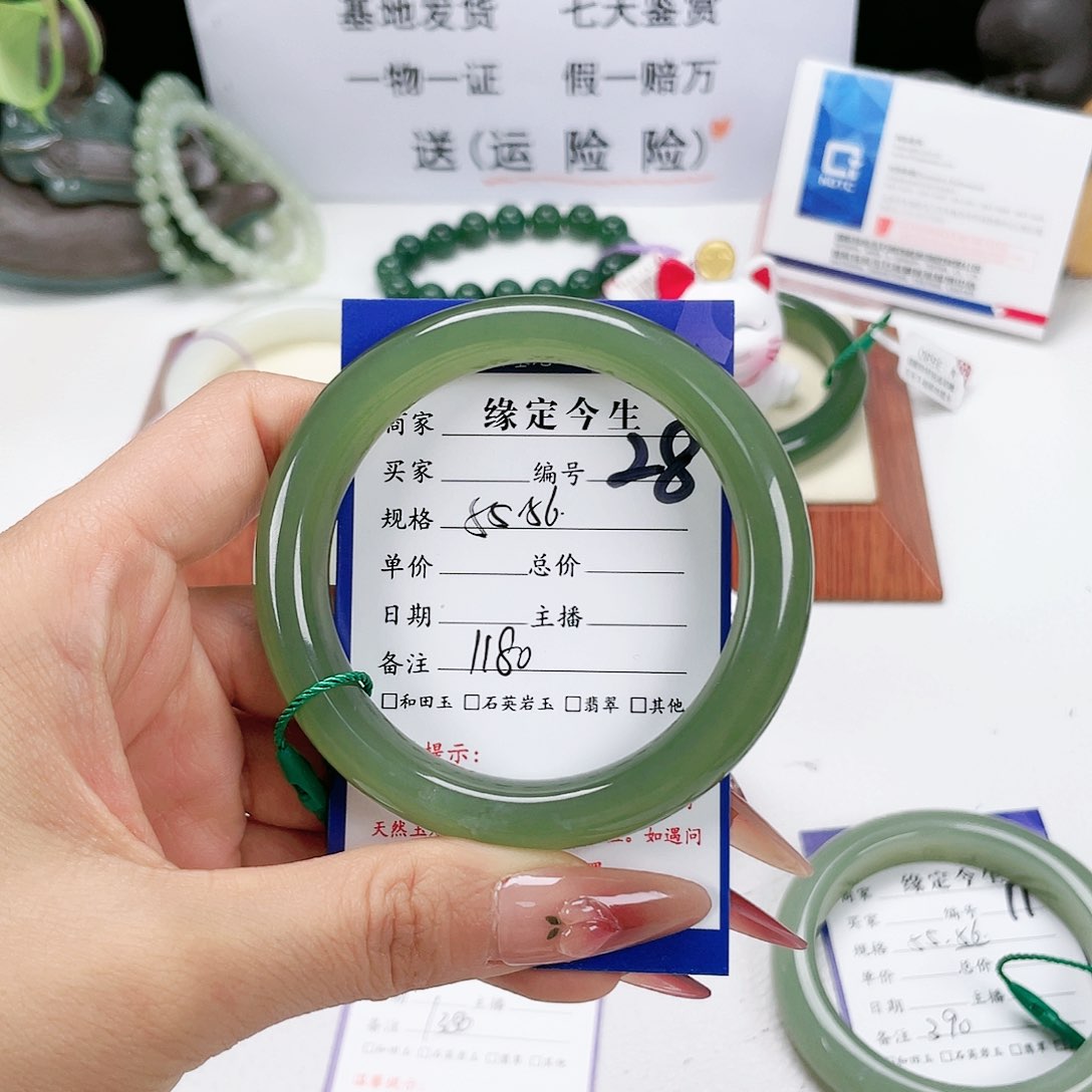 和田玉手镯未镶嵌