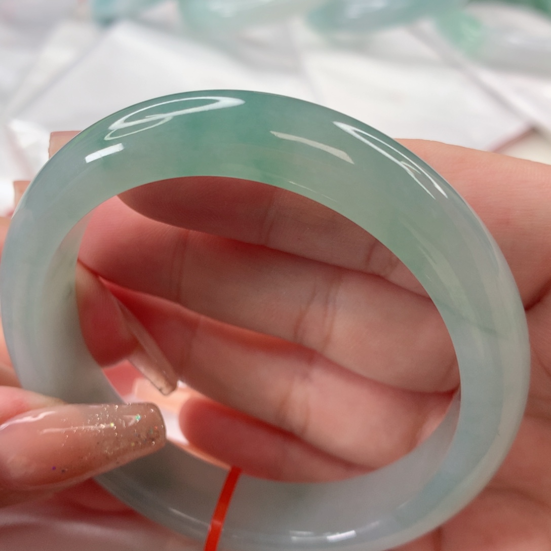 翡翠手镯未镶嵌吴**?56.7圈口