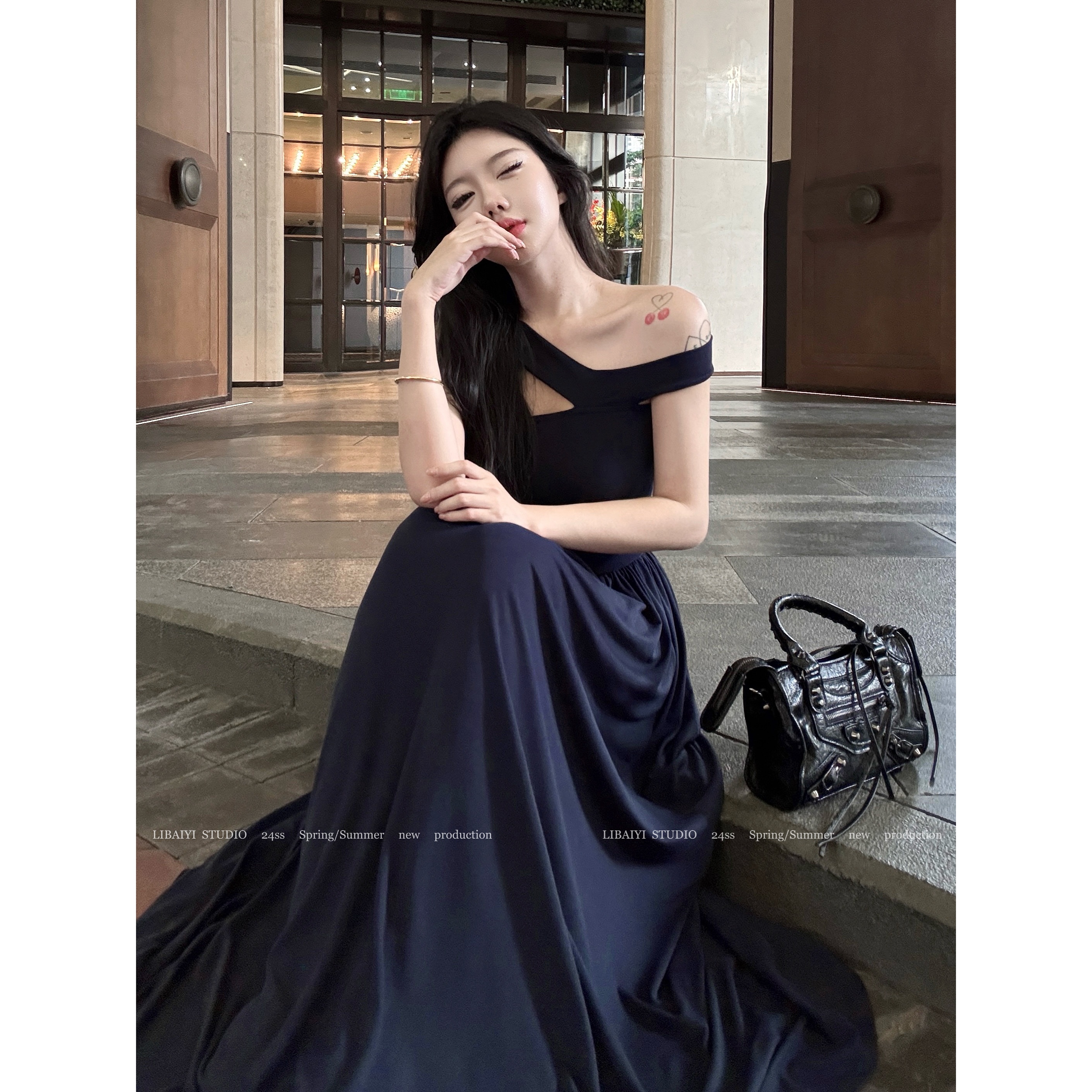 现货LIBAI人间缪斯/露肩连衣裙赫本风斜肩抹胸型法式套头长裙1743