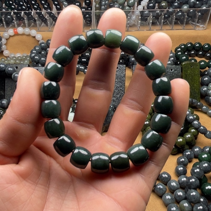 和田玉未镶嵌手串