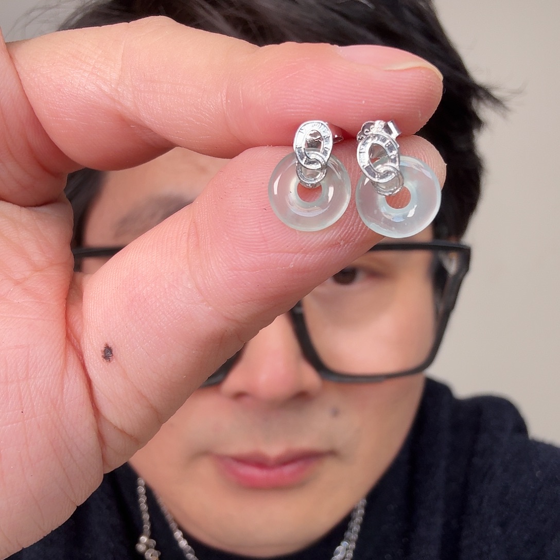 翡翠未镶嵌颈饰一对