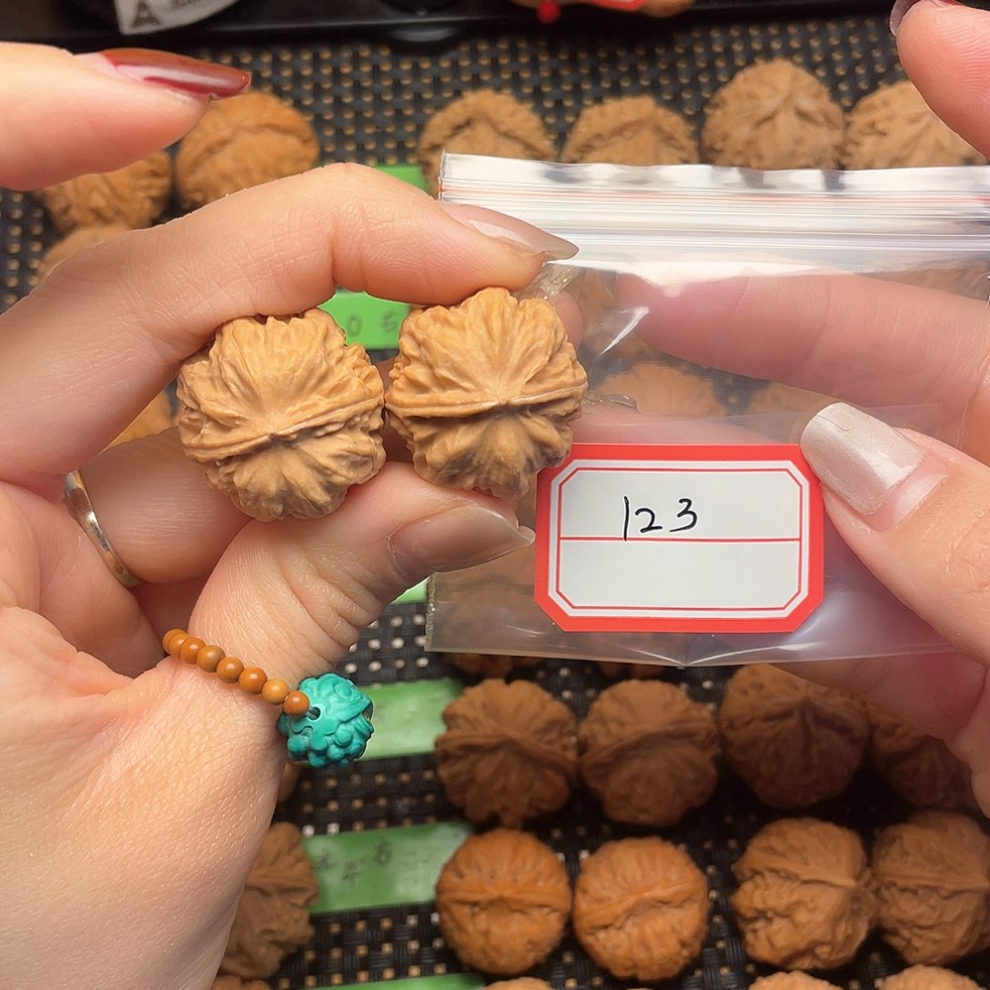 文玩核桃吊坠1**…26尺粗筋元宝