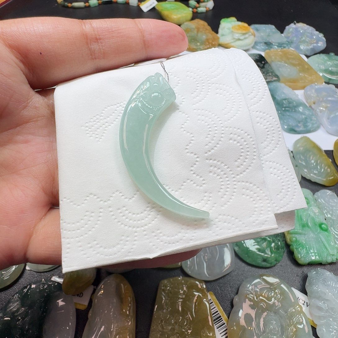 翡翠未镶嵌颈饰吊坠