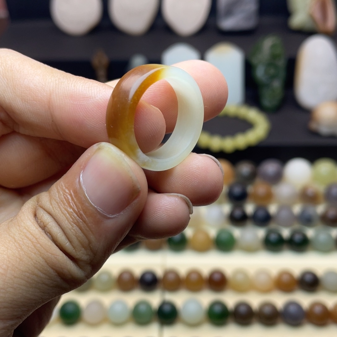 和田玉未镶嵌戒指