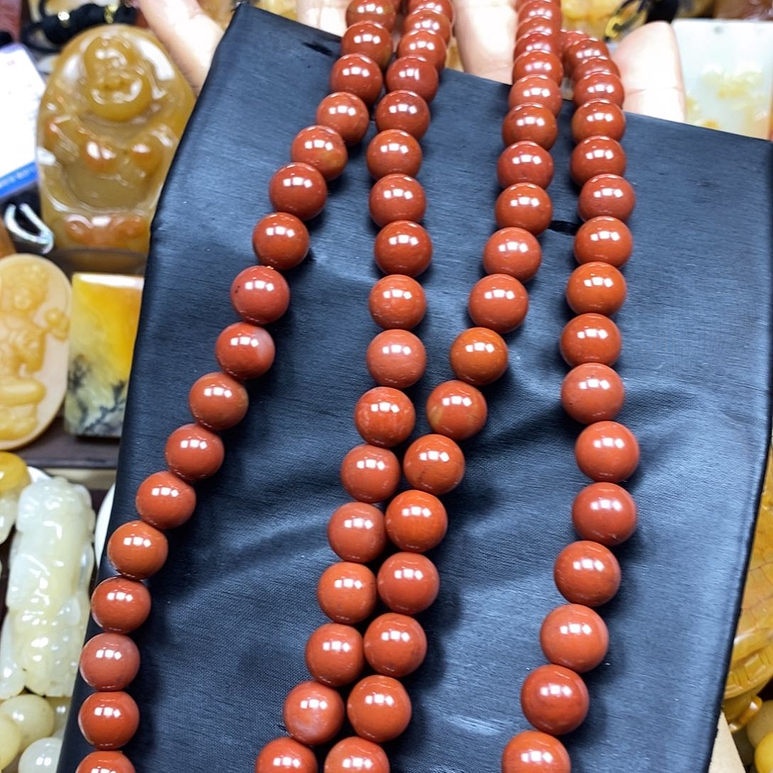 石英质玉（黄龙玉）颈饰未镶嵌