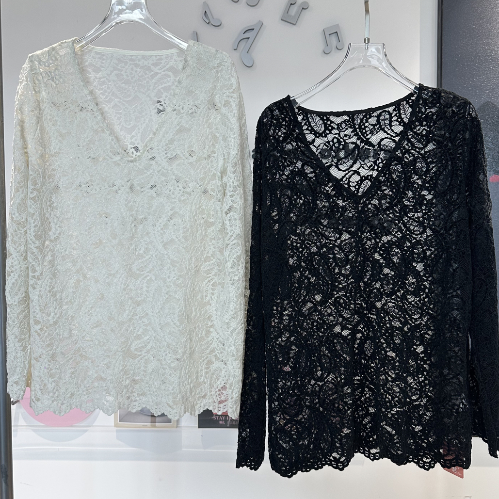 君家蕾丝V领设计打底衫