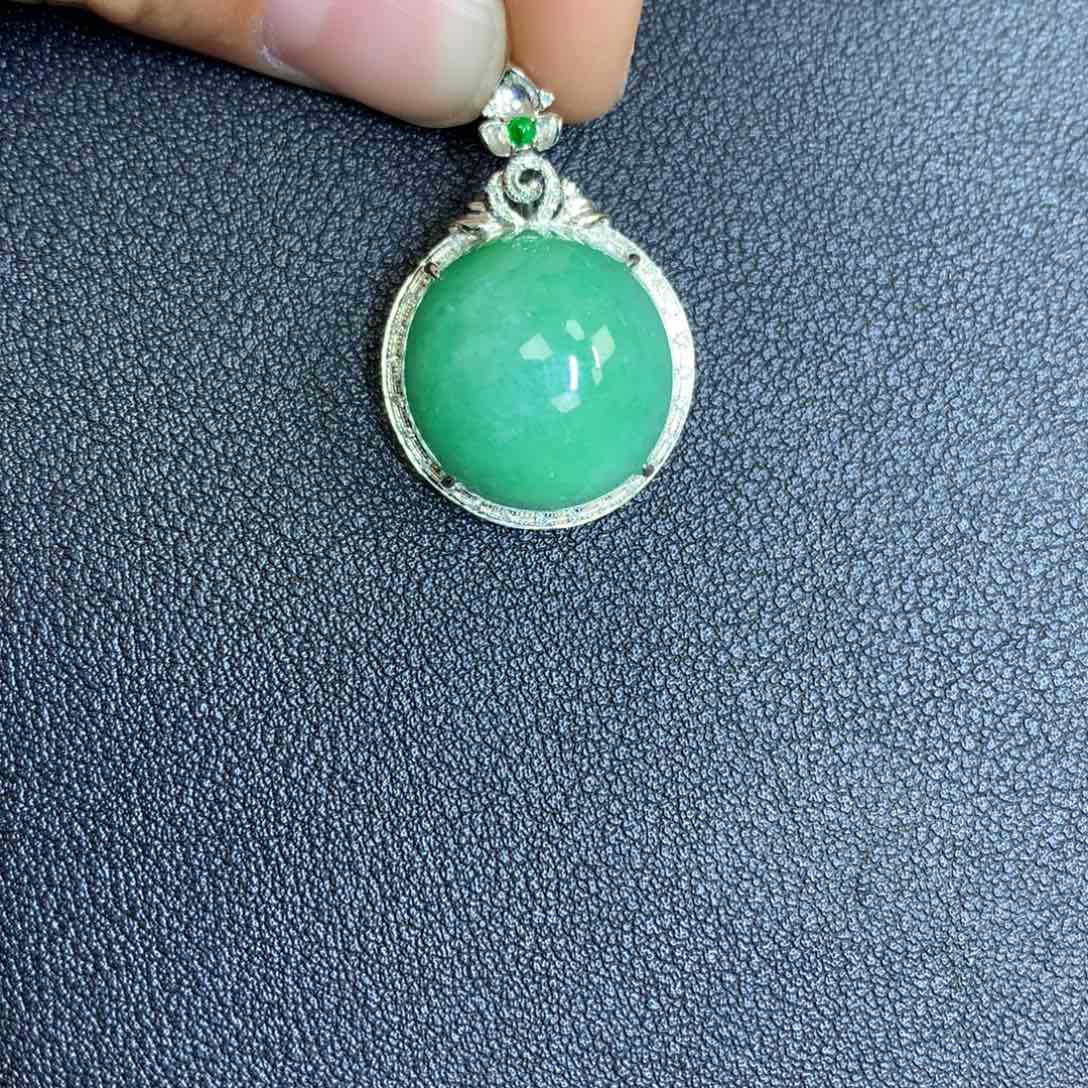 翡翠颈饰18K金镶嵌翡翠