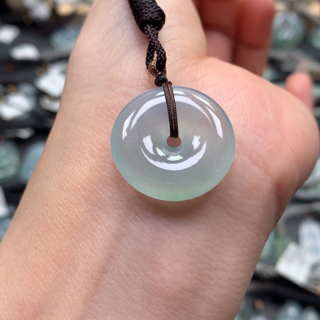 翡翠颈饰未镶嵌扣子