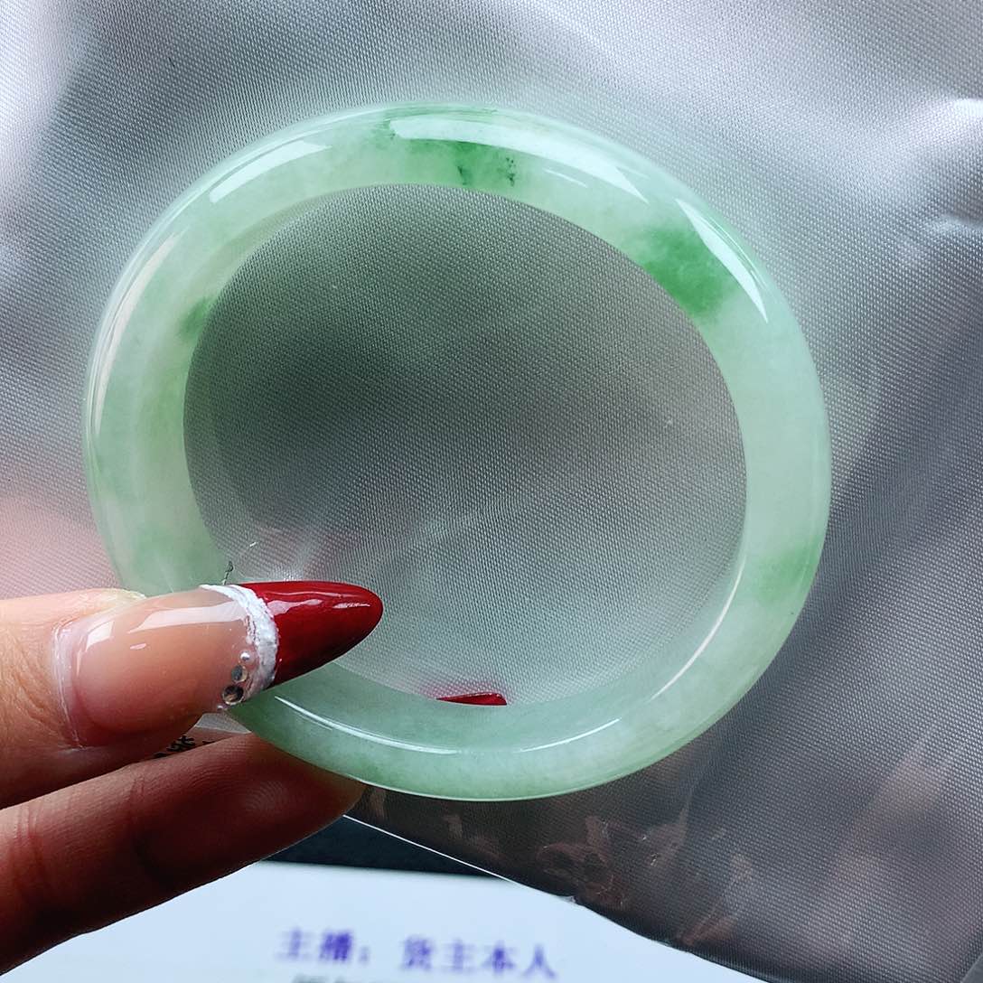 翡翠手镯未镶嵌56贵