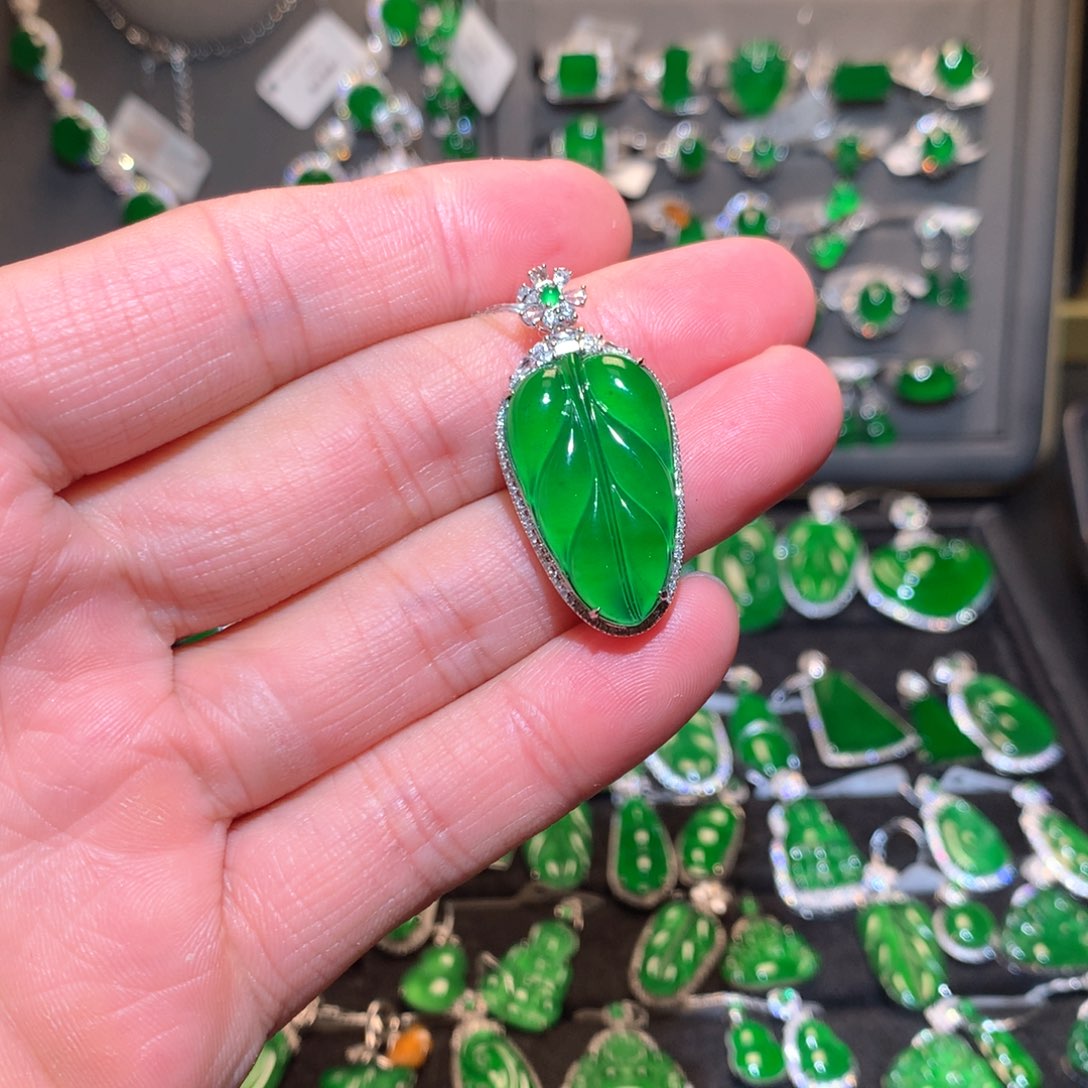 翡翠吊坠(不含链)18K金镶嵌天然翡翠