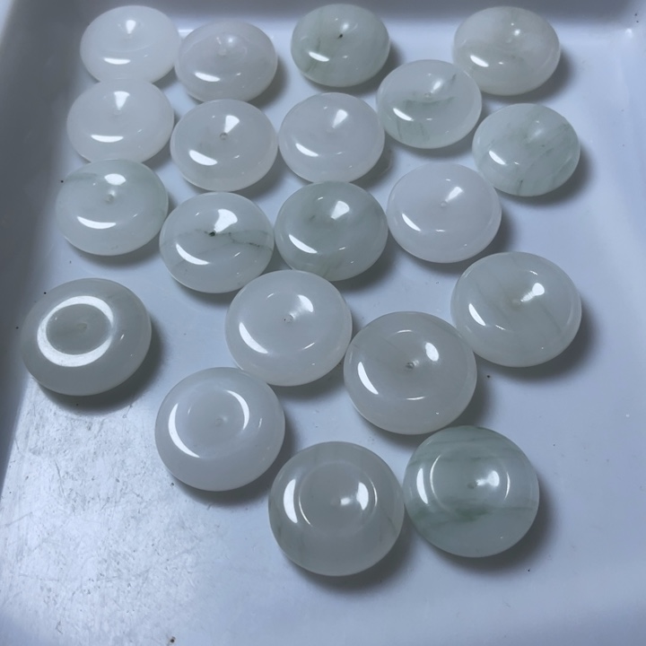 石英质玉未镶嵌颈饰