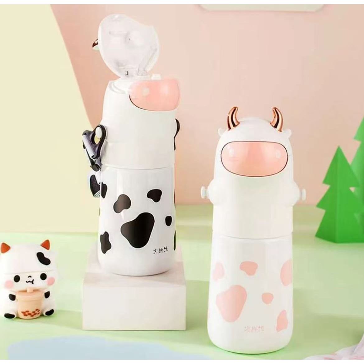 少女心防摔可爱潮流金牛吸管背带水壶560ml