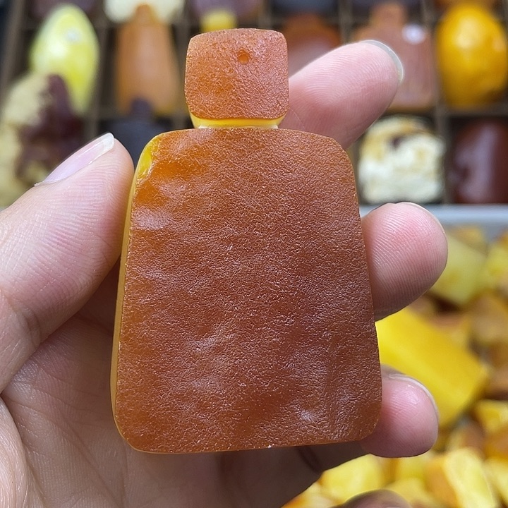 定制琥珀未镶嵌牌子